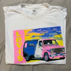 levis graphic t-shirt